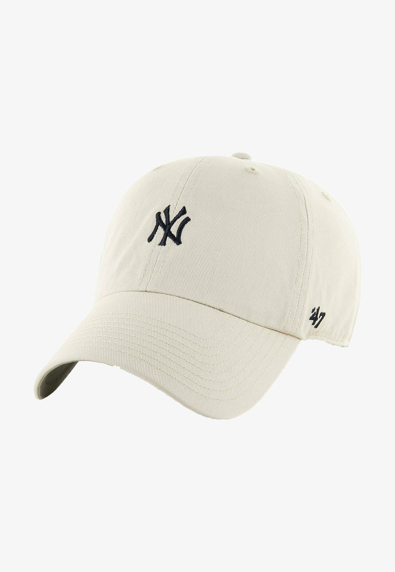 Beige Kappe mit einem schwarzen gestickten NY-Logo auf der Vorderseite. Verfügt über einen gebogenen Schirm und strukturierten Stoff mit einem kleinen '47'-Logo an der Seite.
