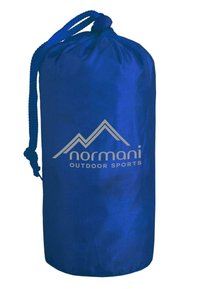 Blauer Stoffzugbeutel, zylindrische Form, mit dem Logo "normani Outdoor Sports" in Silber. Glatte Textur, verstärkter verstellbarer Verschluss.