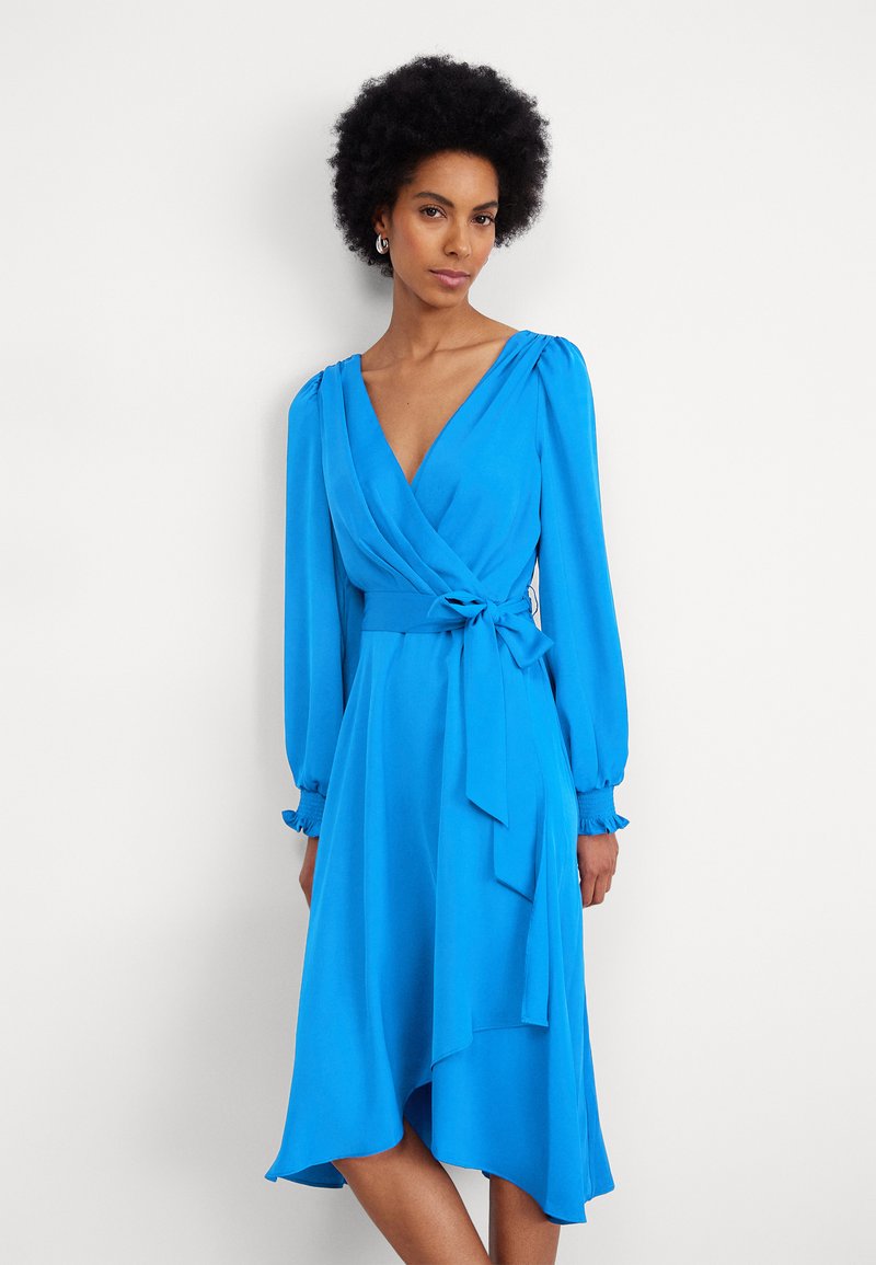 DKNY - LONG BALLOON WITH SMOCKING CUFFS FAUX WRAP GOWN - Cocktailjurk - blue sapphire, Vergroten