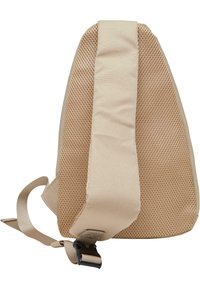 Beżowa torba z teksturowaną siateczkową boczną panelą i gładkim przodem. Wśród cech znajduje się solidny pasek oraz trwały zamek błyskawiczny.