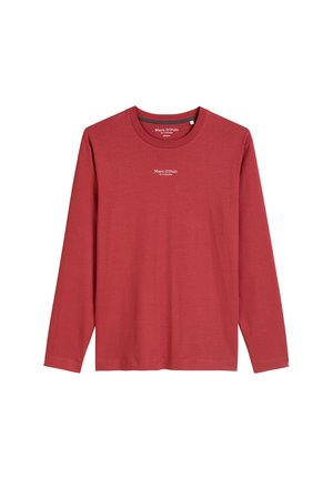 Rotes Langarm-T-Shirt aus weicher Baumwolle, mit Rundhalsausschnitt und kleinem weißen Logo auf der Brust, glatte Textur und lässige Passform.