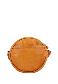 Borsa a tracolla rotonda in pelle beige con una texture liscia e un design semplice. Presenta una chiusura con zip e una tracolla regolabile.