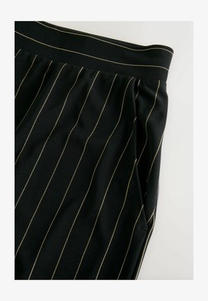 Musta kangashousut, joissa pystysuorat kultaiset ohuet raidat, joustava vyötärökaitale ja sivutaskut. Pehmeä tekstuuri ja räätälöity muotoilu.