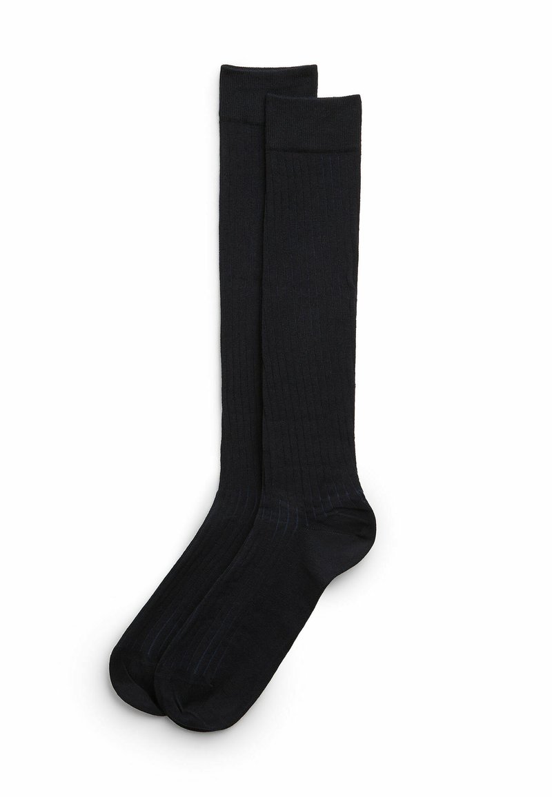 Czarne skarpetki sięgające do kolan o żeberkowanej teksturze, z wzmocnionymi palcami i bezszwowym wzornictwem zapewniającym komfort i trwałość.
