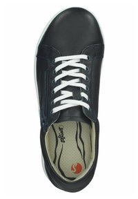 Zapatillas de cuero azul marino con cordones blancos y suela de goma. Presentan una cremallera en el lateral y una plantilla perforada con detalle del logo.