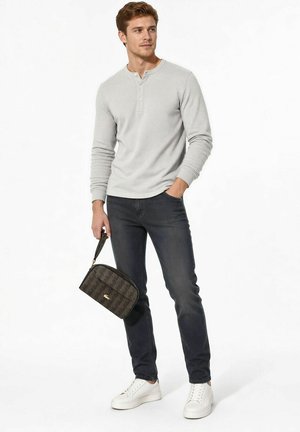 Lacoste, THE BLEND SEASONAL KULTURBEUTEL 22 CM UNISEX - Beauty case - mono slate black shitake