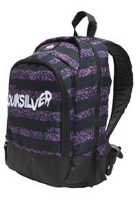 Zwarte rugzak met paarse gestreepte patronen, voorzien van een opvallend wit logo. Gemaakt van duurzaam materiaal, uitgerust met verstelbare banden en ritsen.