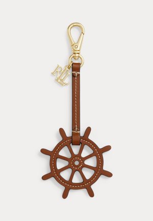Porte-clés en cuir marron en forme de roue de navire avec fermoir doré et petites lettres dorées "RLL" attachées.