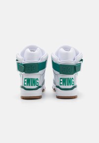 Patrick Ewing 33 HI COUNTRY CLUB UNISEX - Augsti sporta apavi - white/dark green