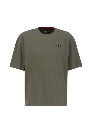 T-shirt vert olive à manches courtes en coton, avec un col rond et un petit logo doré brodé sur la poitrine gauche.
