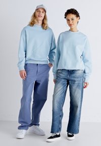 Jack & Jones PREMIUM JPRBLAHARVEY UNISEX niebieski