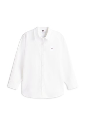Hvid skjorte med knapper, lavet af bomuld med klassisk krave og lange ærmer. Har et lille logo på venstre bryst. Glat tekstur.