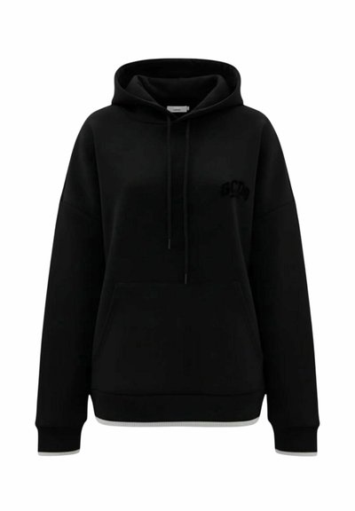 Sweat à capuche noir avec poche frontale, capuche à cordon, poignets et ourlet côtelés, et logo "GCDS" discret sur la poitrine gauche.