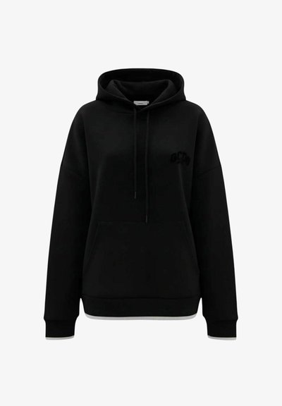 Sweat à capuche noir avec poche frontale, capuche à cordon, poignets et ourlet côtelés, et logo "GCDS" discret sur la poitrine gauche.