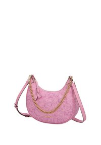 Rosa Leder-Schultertasche mit runder Form, geprägten reiseinspirierten Mustern, goldener Kettenriemen und einem abnehmbaren pinken Schulterriemen.