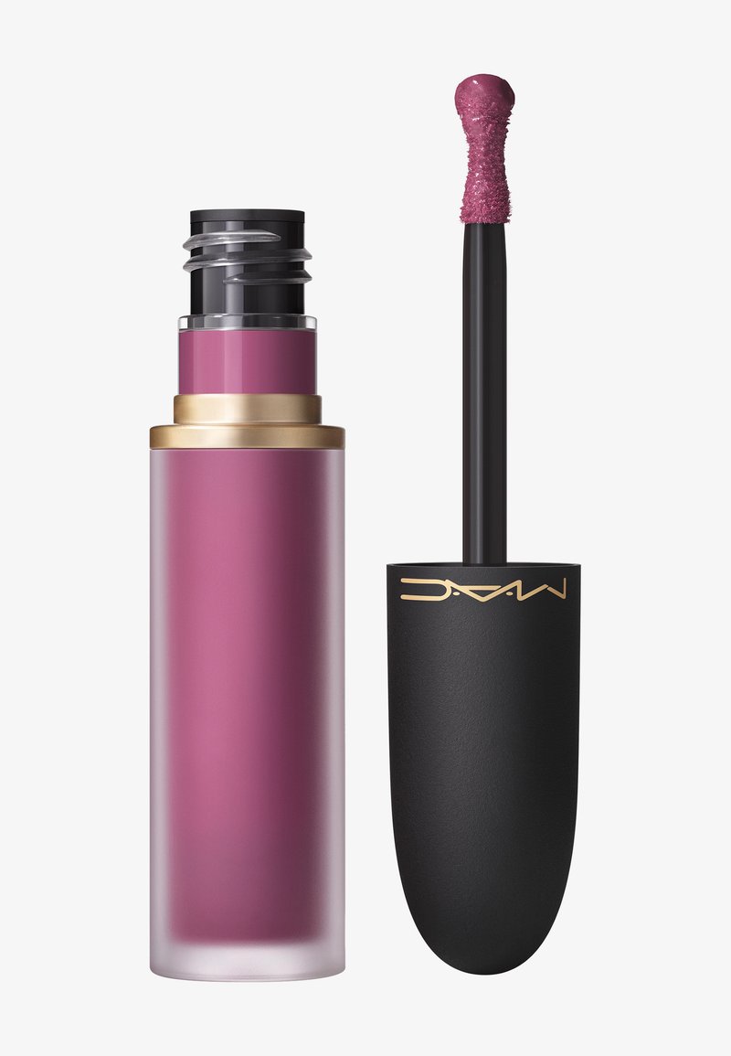 Rouge à lèvres liquide dans un contenant en verre transparent avec un dégradé rose. Applicateur noir avec une pointe en velours. Accent doré sur le bouchon design.