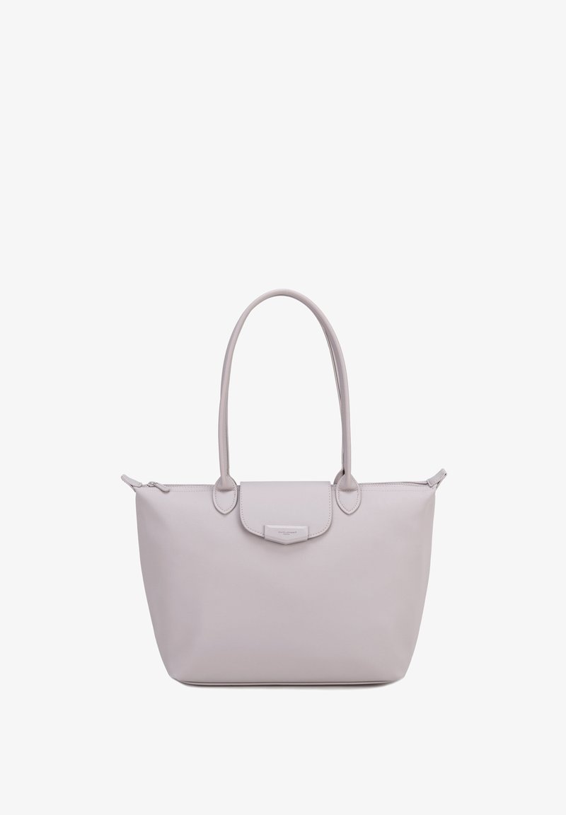 Sac à main en cuir gris clair avec de longues anses doubles, une poche avant à rabat et une fermeture éclair en haut.