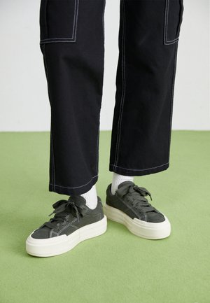 CHUCK TAYLOR ALL STAR CRUISE XL - Zapatillas - cave green/egret