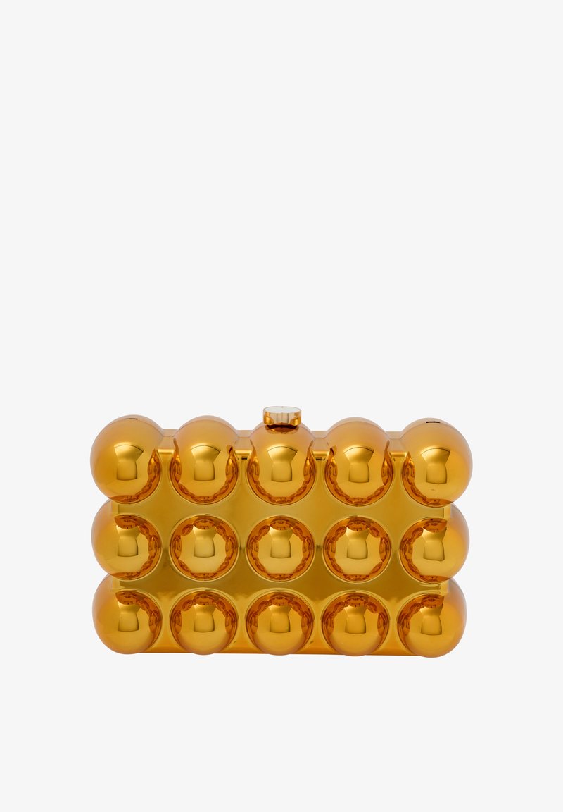 Arany színű clutch táska, strukturált téglalap alakú, gömb alakú díszítésekkel és felső zárszerkezettel. Simább, tükröződő felület.