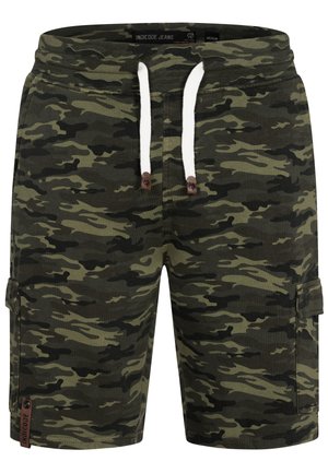 Grønne og svarte camoflage cargo shorts med hvite snorer og sidelommer, merket "Indicode Jeans" i medium størrelse.