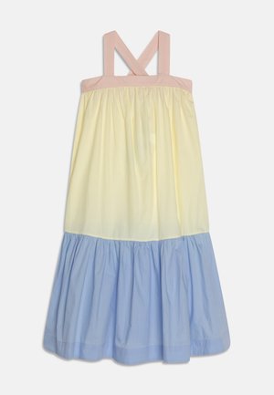 Sukienka bez rękawów z szerokimi różowymi ramiączkami, bladożółtym gorsetem i jasnoniebieską marszczoną spódnicą.