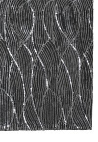 Tissu noir avec des sequins argentés disposés en un motif ondulé. La texture est lisse et les sequins créent un effet chatoyant sur la surface.