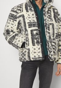 Redefined Rebel Overgangsjakke - off-white