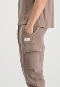 Alpha Industries Kapsáče - organic brown