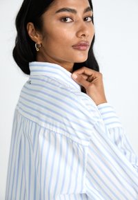 Barbour NICOLA - Πουκαμίσα με κουμπιά - white/blue