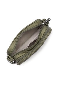 Custodia verde oliva con zip realizzata in tessuto morbido; presenta una chiusura a doppia zip e una fodera interna di colore chiaro.