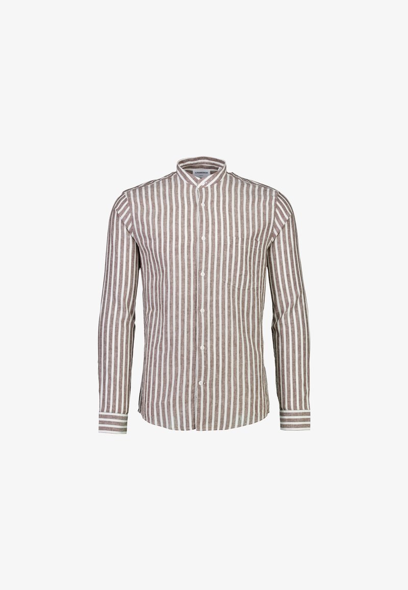 Camisa de rayas marrón y blanca en tela ligera, con cuello camisero, mangas largas y un bolsillo en el pecho.