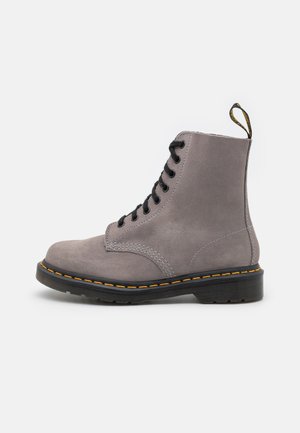 Dr. Martens Snørestøvletter - grey