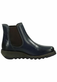 Bota de tobillo de cuero azul con lados elásticos, punta redondeada y suela de goma que presenta una banda texturizada para mejorar la tracción. Detalle de costura en contraste.