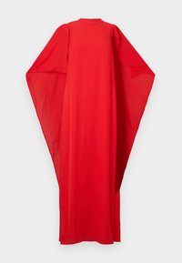 Κόκκινο ρούχο ρέον με φαρδιές μανίκες και ψηλό λαιμό. Κατασκευασμένο από ελαφρύ ύφασμα, με λεία υφή και μήκος μέχρι τον αστράγαλο.