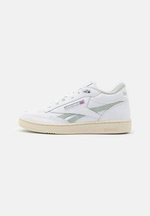 Trainers - white
