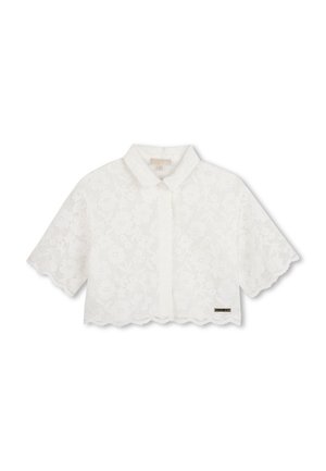 Blouse blanche raccourcie avec un motif en dentelle florale, ourlet festonné et manches courtes. Présente un col classique et un marquage subtil.