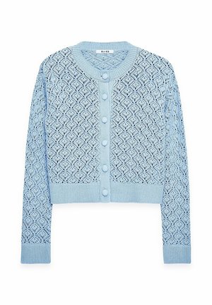 Cardigan lavorato a maglia blu chiaro con motivo a rombi, dotato di collo rotondo e cinque bottoni abbinati lungo la parte anteriore. Lunghezza corta.