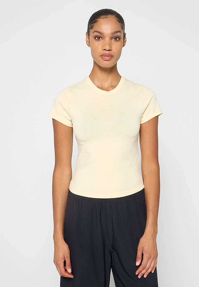 CASALL T-shirt basic geel