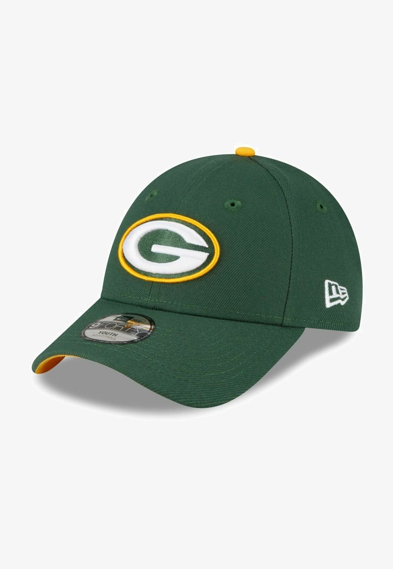 Gorra de béisbol verde con un emblema blanco y dorado de la "G" en la parte frontal, visera curva y detalles amarillos en el borde y el botón.