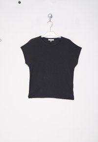 - T-shirt basic
