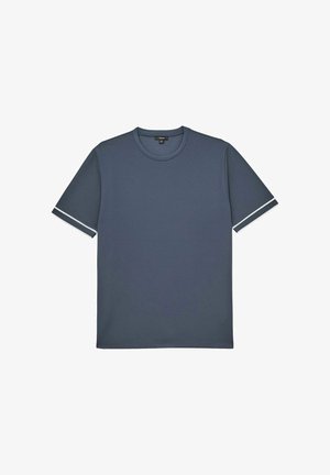 Marineblaues T-Shirt mit kurzen Ärmeln und Rundhalsausschnitt, mit weißen Akzenten an den Ärmeln. Hergestellt aus einem glatten, leichten Stoff.