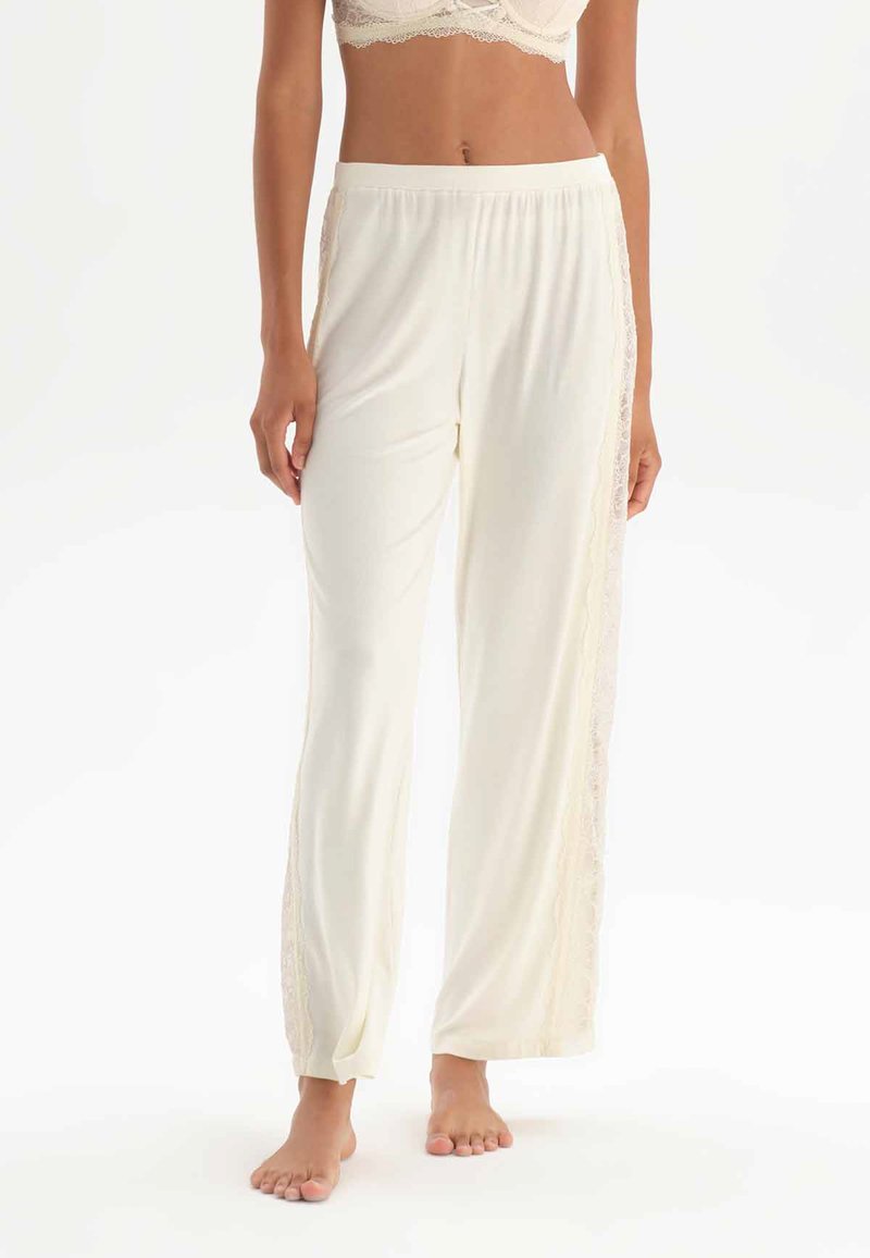 PANTALÓN RELAXED FIT 100% CÁÑAMO - Blanco Roto | Estados Unidos De América / United States