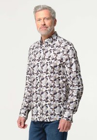 Wit button-up shirt met een bloemenpatroon in zwart, bruin en beige, voorzien van een kraag en lange mouwen. Getextureerde stof, casual pasvorm.