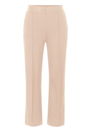 Pantalons beige ajustés avec une taille élastique texturée affichant un logo répété. Tissu lisse avec des coutures verticales.