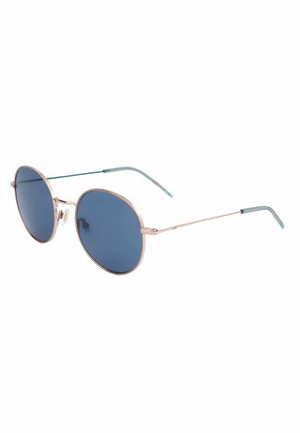 Occhiali da sole rotondi con sottili montature in metallo dorato e lenti blu scuro mostrati su sfondo bianco.