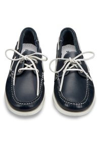 Scarpe da barca in pelle blu navy con lacci bianchi, suole in gomma bianca e cuciture a contrasto. Presentano una finitura testurizzata e una soletta imbottita.