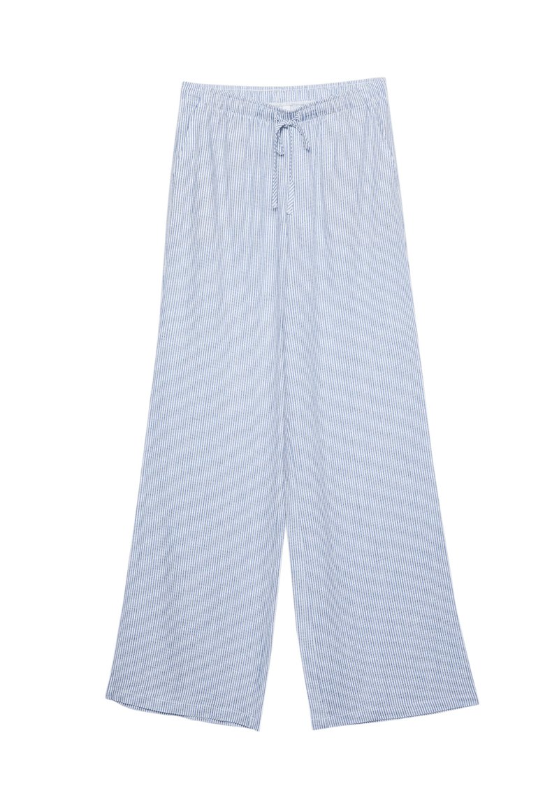 Pantalon de pyjama rayé en bleu clair et blanc, avec une coupe large, une taille élastique avec cordon de serrage et une texture de tissu douce.