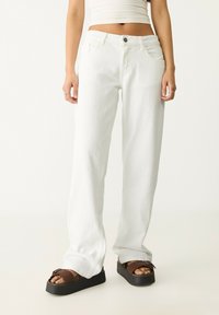 Stradivarius - Relaxed fit jeans - white Thumbnail Image 1