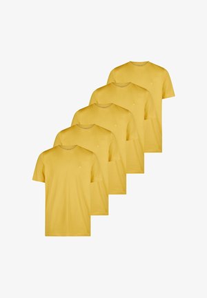 Fem ensfarvede gule T-shirts med rund hals og korte ærmer arrangeret i en forskudt overlappende række på en hvid baggrund.