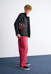 The North Face Y2K SHOULDER BAG - Rankinė per petį - smoked pearl/red